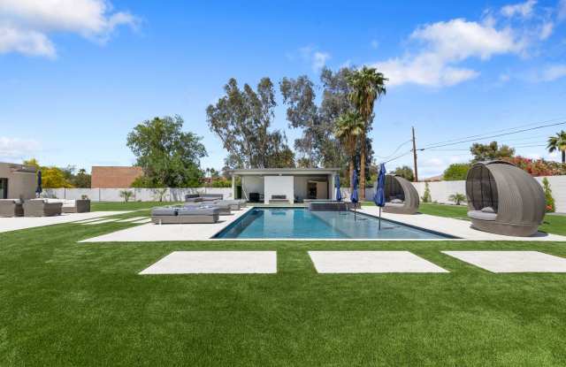 Amazing Scottsdale Luxury home! 5 bedrooms 4 baths! Gallery 1