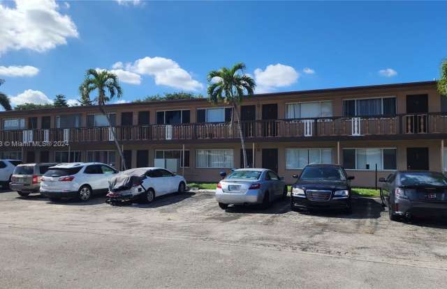 170 SW 11th Ave - 170 Southwest 11th Avenue, Hallandale Beach, FL 33009