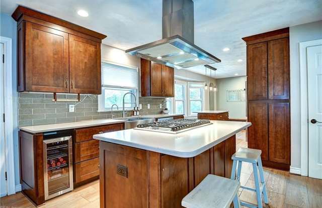 1133 Cresthaven Lane Gallery 2