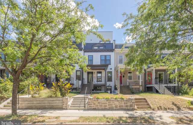 722 KENYON Street NW unit: 3 photos photos