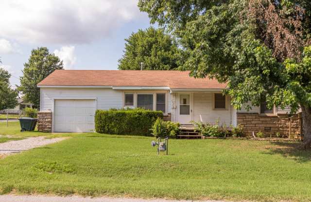 Beautiful 3 Bedroom, 1 Bath in Sand Springs! - 313 West 43rd Street, Sand Springs, OK 74063