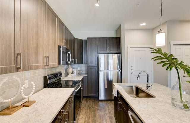 35 West at Champions Circle Apartments Gallery 4