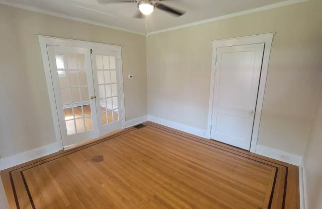 2BR/2BA Near UofL – Private Lower-Level Suite, Washer/Dryer, Pet-Friendly Gallery 3