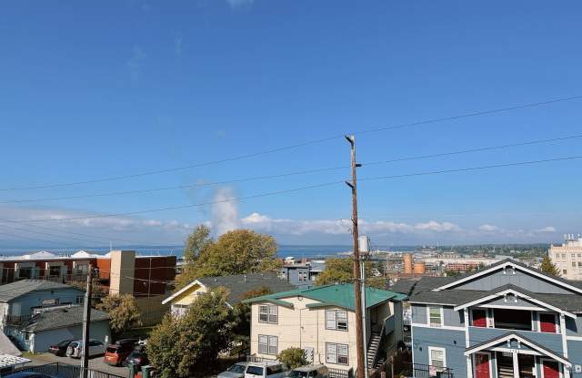 Spacious 3  4 Bedroom Apartments Near WWU + Downtown photos photos