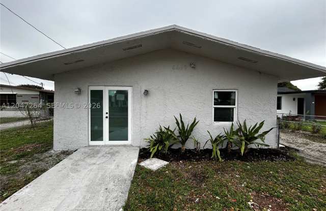 4429 SW 21st St photos photos