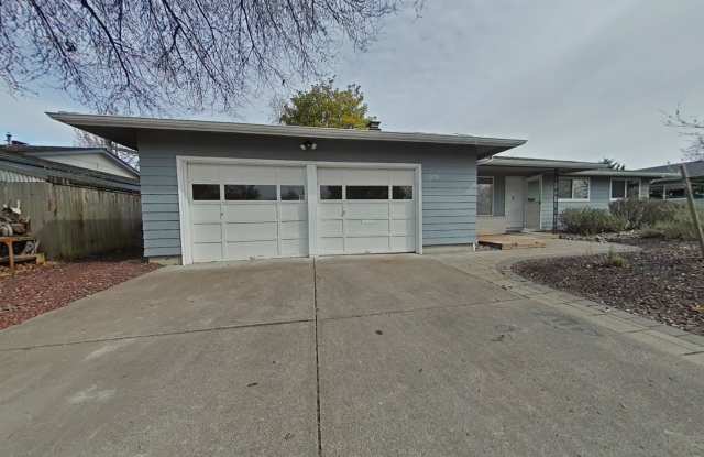 3 Bedroom House ~ Corvallis ~ Cat Friendly - 973 Northwest Cypress Avenue, Corvallis, OR 97330