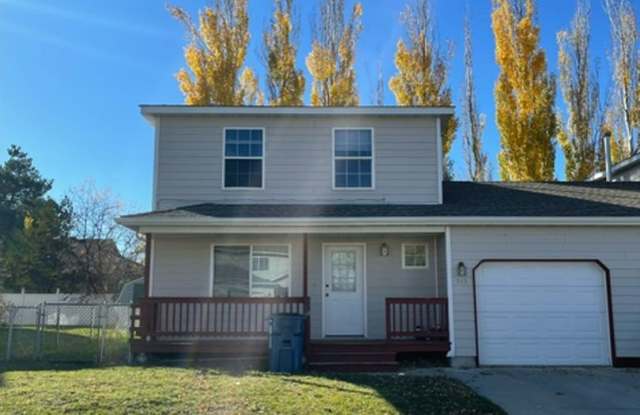 3 Bedroom 2 Bathroom Centrally Located Townhouse Gallery 3