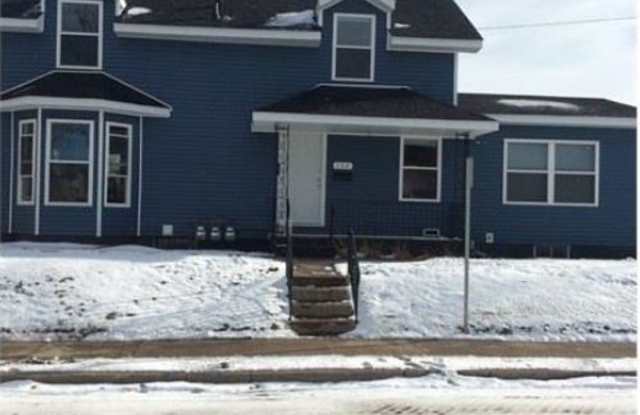 Renovated Duplex by St. Paul's church - 132 Saint Paul Place, South Bend, IN 46616