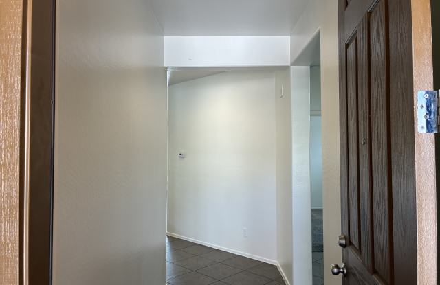 11749 W Chase Ln Gallery 4