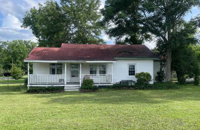 Spacious 3 Bedroom 1 Bath home with large storage building on a beautiful lot photos photos