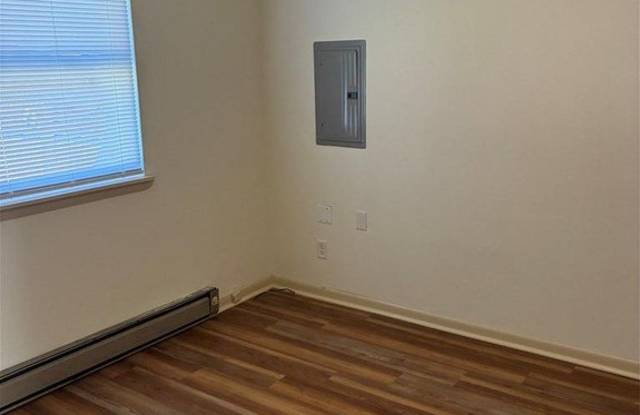 4131 Everett Street Gallery 2