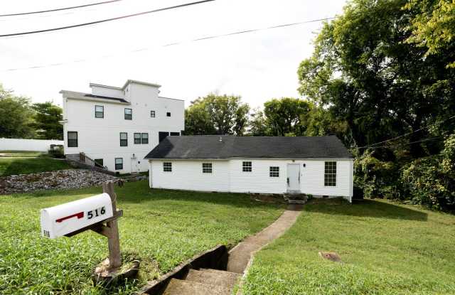 Charming 4BR/2BA Home in South Nashville – Great Location! photos photos