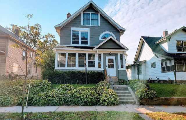 Huge 5-bed 2-bath house with 3rd level family room. Avail June 5 2026 photos photos