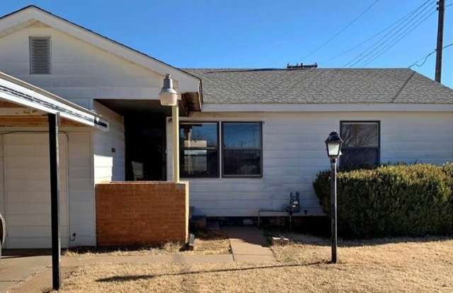 631 S 14th Street - 631 South 14th Street, Clinton, OK 73601