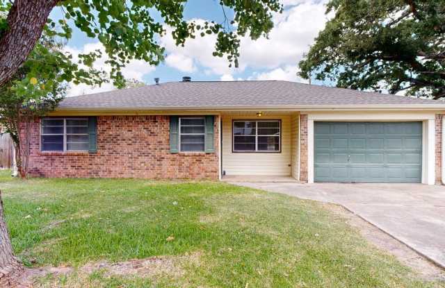 1107 Braeswood Dr Gallery 1