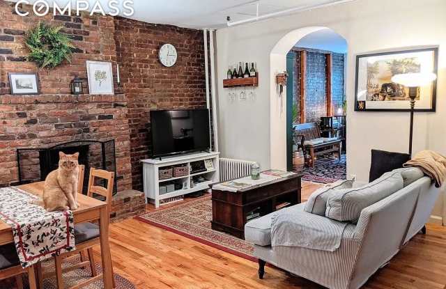 203 Berkeley Place Gallery 2