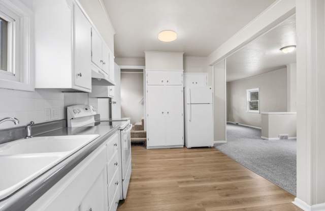 3 Bedroom 2 Stall Detached Garage - East Side Gallery 3