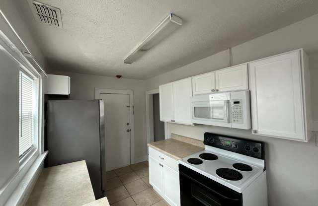 2 Bedroom 1 Bathroom in Winter Haven Gallery 4