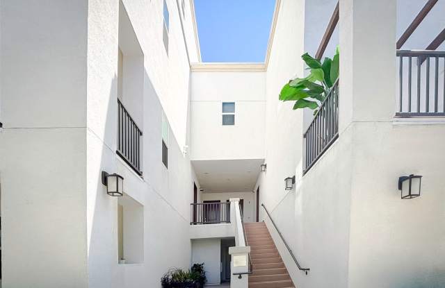 EXQUISITE 2 BEDROOM TOWNHOME IN THE HEART OF OTAY RANCH FOR RENT! Gallery 1