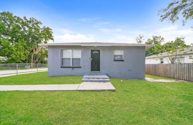 8415 North 10th Street photos photos