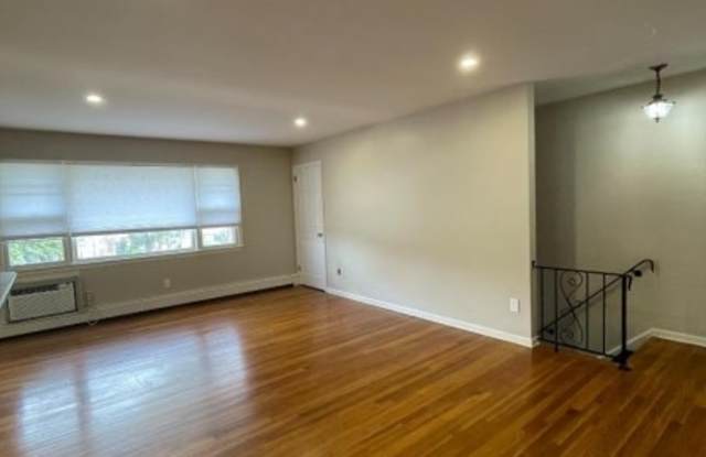 2484 Seymour Ave Gallery 4