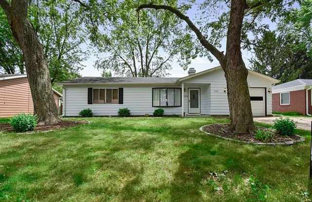 Renovated 3 Bed, 2 Bath Home Located in Stratford Park Neighborhood photos photos