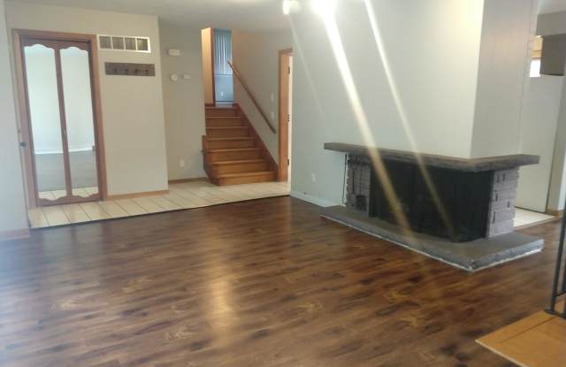 527 W. Dewey Gallery 1