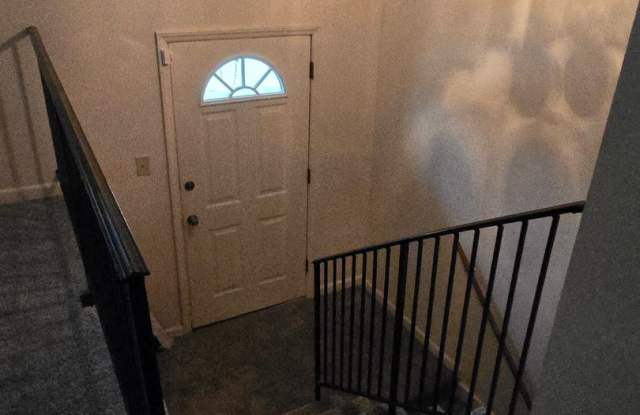 Spacious 4-Bedroom Home with Large Fenced Backyard & Two-Story Deck Gallery 3