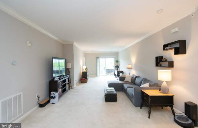 700 CATTAIL COVE Gallery 3