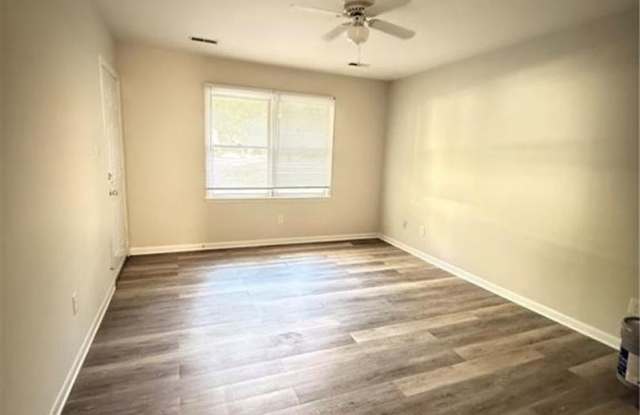 2 Bed 1 Bath Duplex Gallery 4