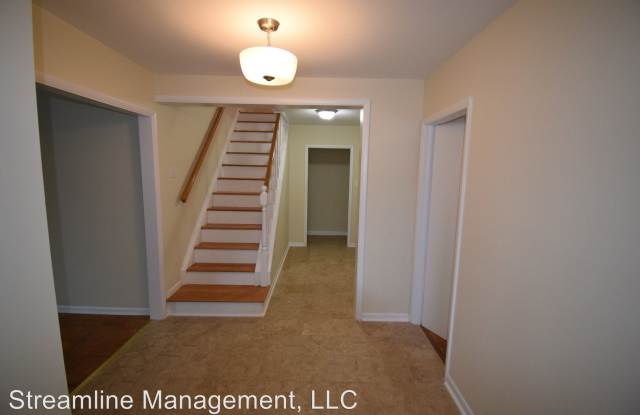 2643 S Arlington Ridge Rd Gallery 3