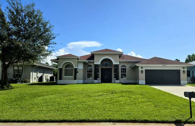 8724 Southeast Pinehaven Avenue - 8724 Southeast Pinehaven Avenue, Martin County, FL 33455