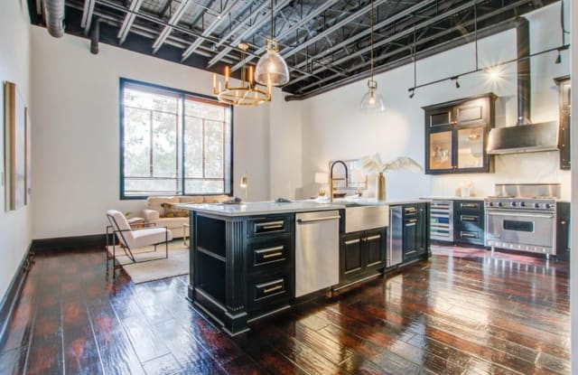 Stunning King Street Loft - 517 King Street, Charleston, SC 29403
