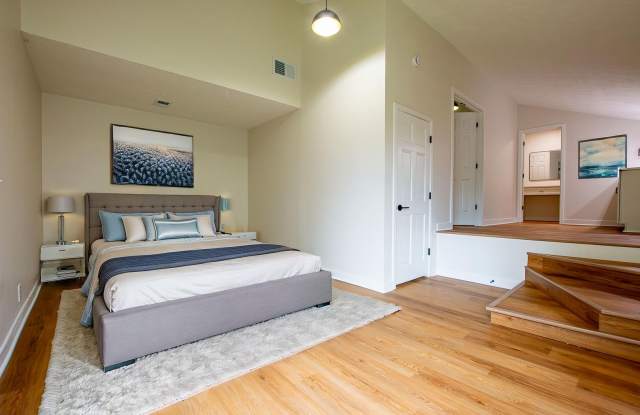 Beautifully Remodeled Modern 5 Bedroom / 3 Bath Home Near Millard North Gallery 1