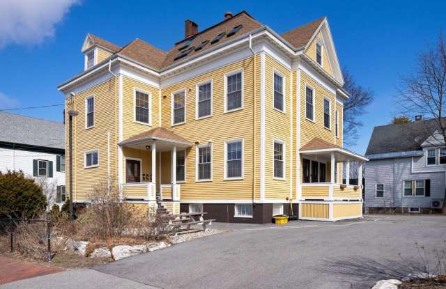 Beautiful 2BR Condo in Oakdale - 55 Pitt Street, Portland, ME 04103