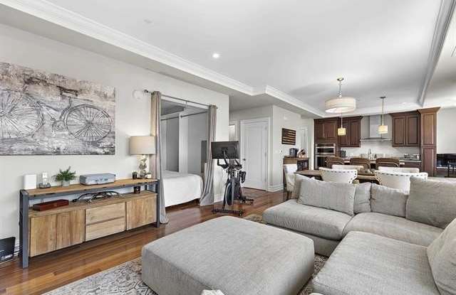 250 HENLEY PL photos photos