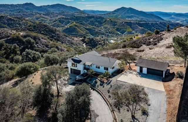 Stunning Views and Custom upgrades AVAILABLE NOW! Fallbrook/Rainbow House for Rent - 1029 Rainbow Valley Court, Rainbow, CA 92028