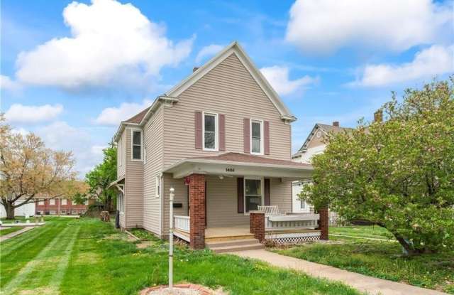 1404 Main Street - 1404 North Main Street, Higginsville, MO 64037