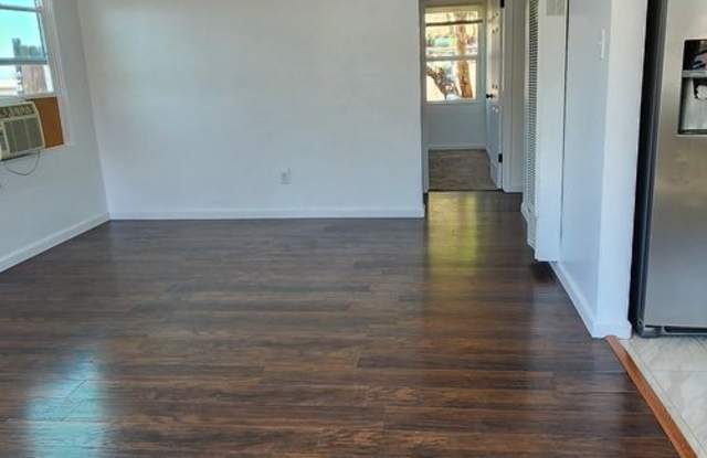 $500 Move in Special!! Spacious 3bdr house near College Grove! Gallery 4