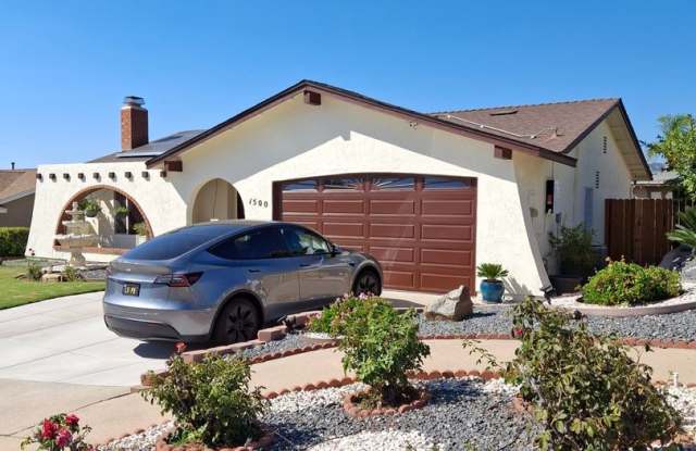 Beautiful 4-Bedroom Home with Central AC and Solar! MUST SEE!!! Gallery 1