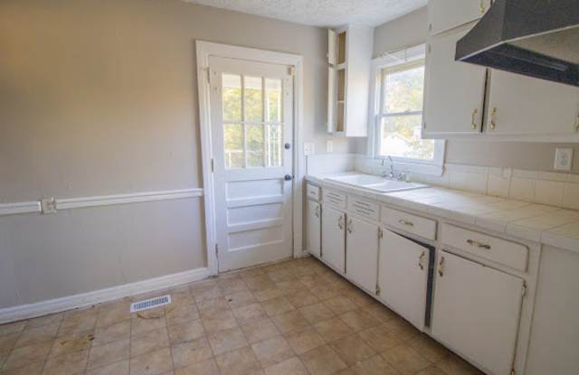 912 Meadowbrook Drive Gallery 4