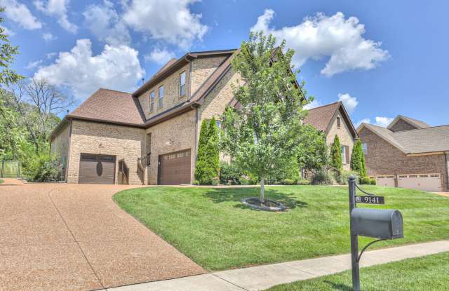 Beautiful 5BR Home in a great neighborhood Gallery 3