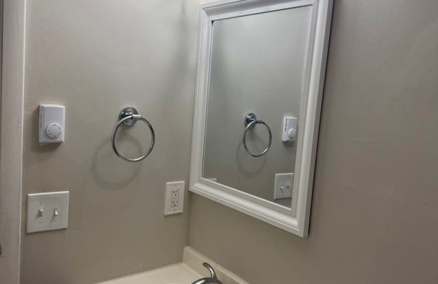 ✨$799/month!! Charming 1-Bedroom Apartments in Cincinnati’s Hidden West Side Gem! ✨ Gallery 4