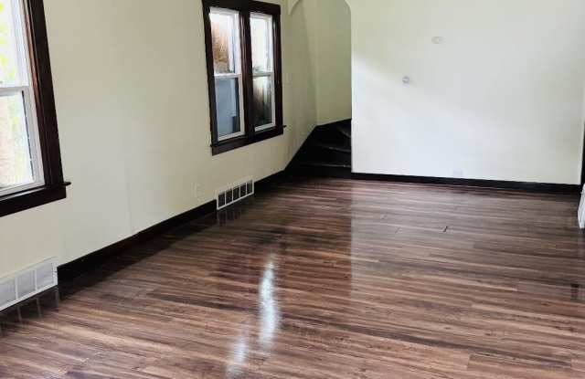 925 Cottage Grove Avenue Gallery 2