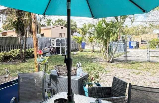 1913 Harding St photos photos