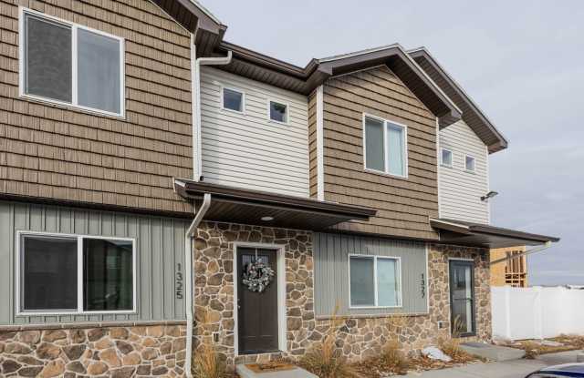 BEAUTIFUL 3 Bed 2.5 Bath Townhome Available! photos photos