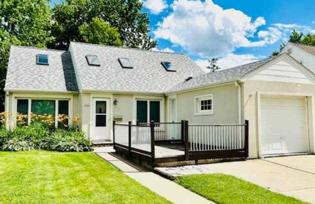 1715 W Reeve St photos photos