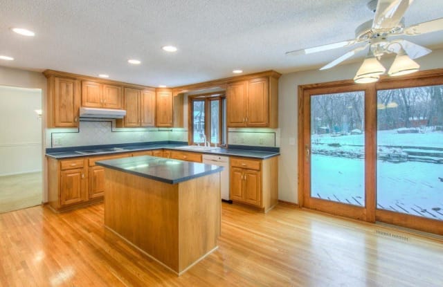 805 Thoreau Drive - 805 Thoreau Drive, Burnsville, MN 55337