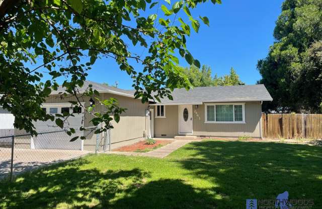 Very Nice 3 Bedroom 1.5 Bath Home-Located in White City photos photos