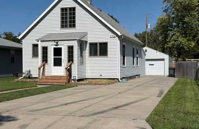 2 bedroom 2 bathroom - 2706 Avenue E, Council Bluffs, IA 51501